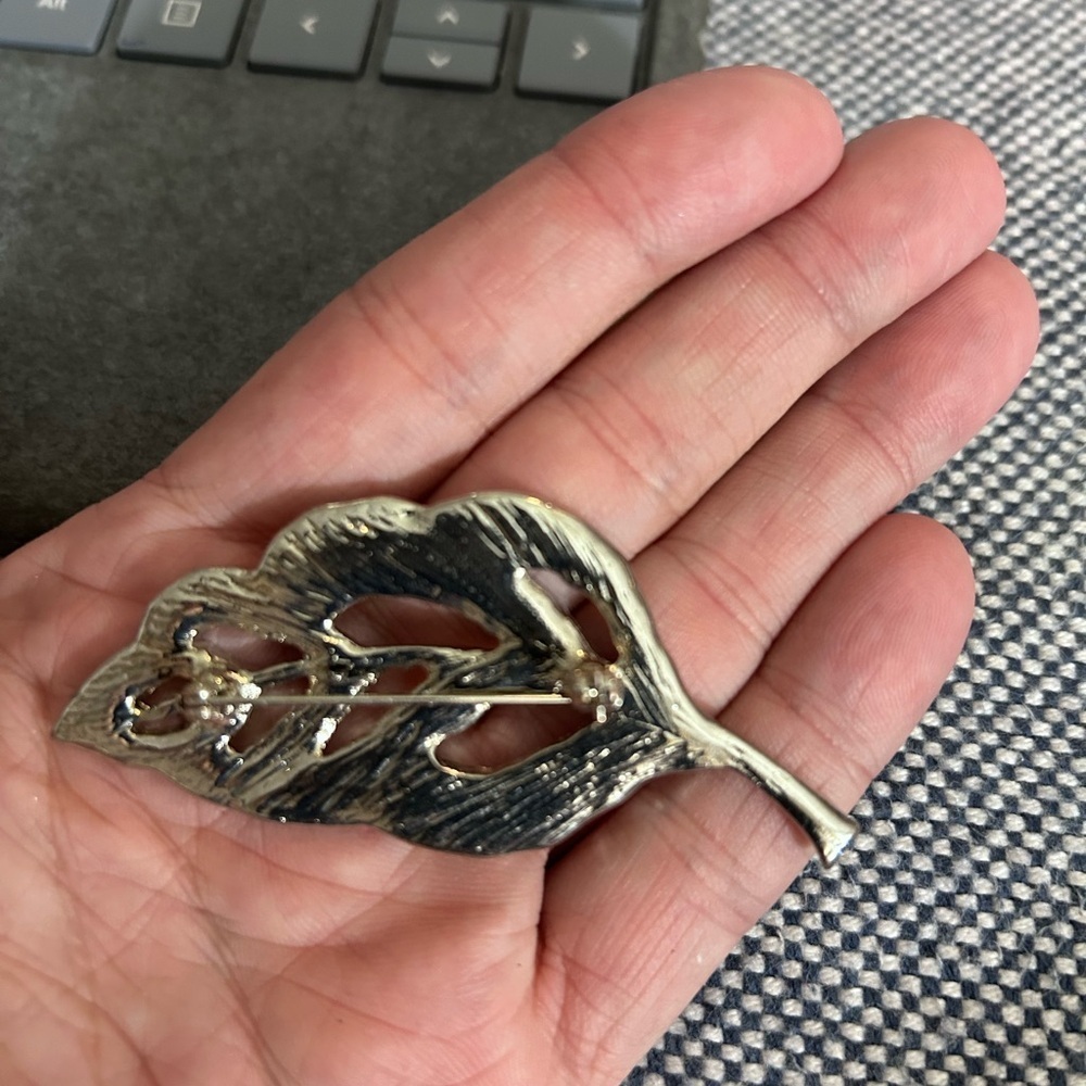 Vintage Abalone VTG Silver Toned Leaf Brooch - Picture 3 of 4